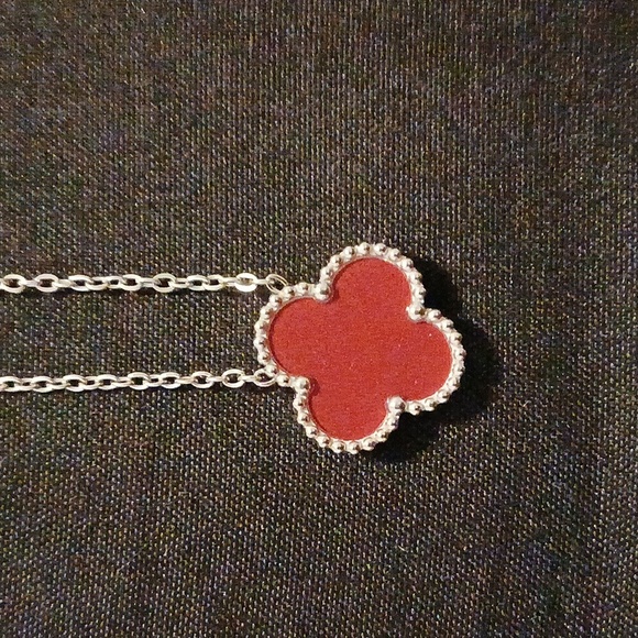 Elegant Stainless Steel and Red Clover Pendant Necklace - Picture 2 of 2